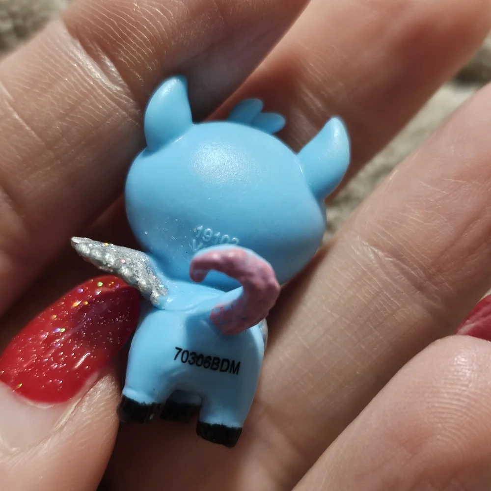 Hatchimals CollEGGtibles Season 1 Blue Deeraloo figure